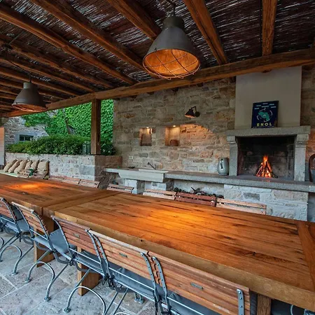 Luxury Istrian Stone Catalpa With Heated Pool, Large Private Retreat * Prascari