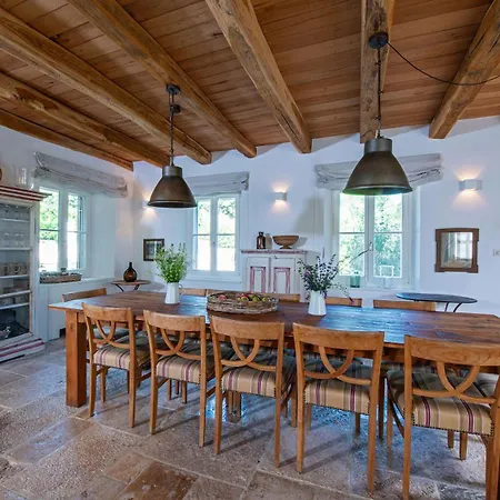 Luxury Istrian Stone Catalpa With Heated Pool, Large Private Retreat