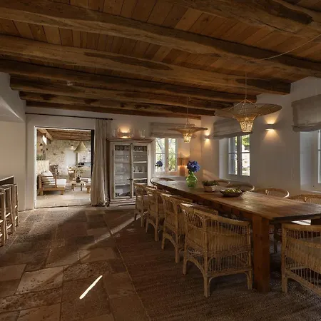 Luxury Istrian Stone Catalpa With Heated Pool, Large Private Retreat 别墅 *