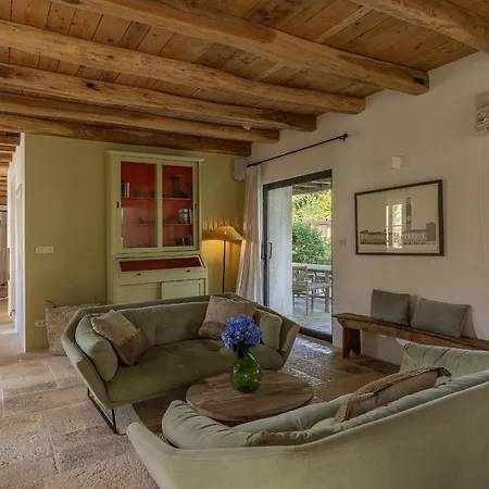Villa Luxury Istrian Stone Catalpa With Heated Pool, Large Private Retreat Prascari