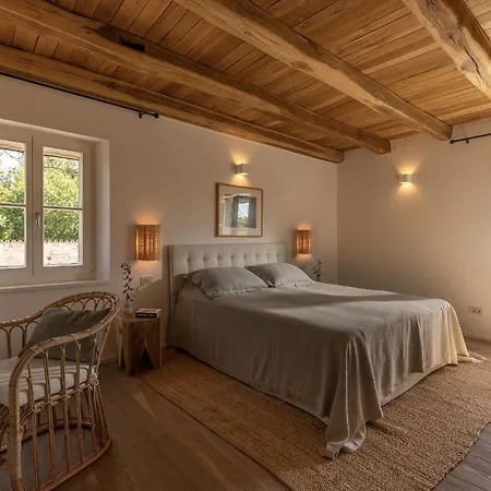 Luxury Istrian Stone Catalpa With Heated Pool, Large Private Retreat *