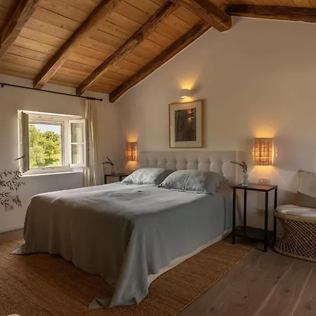 Luxury Istrian Stone Catalpa With Heated Pool, Large Private Retreat * Prascari