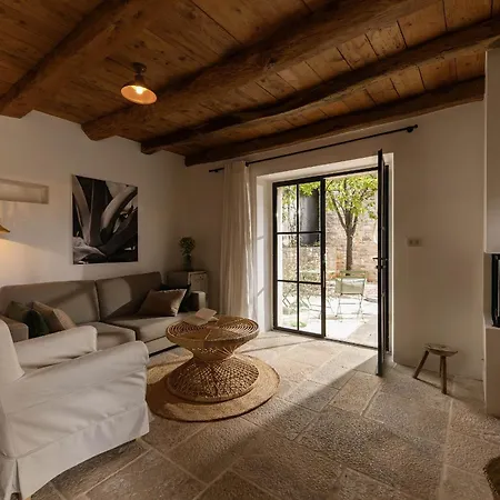 Luxury Istrian Stone Catalpa With Heated Pool, Large Private Retreat *