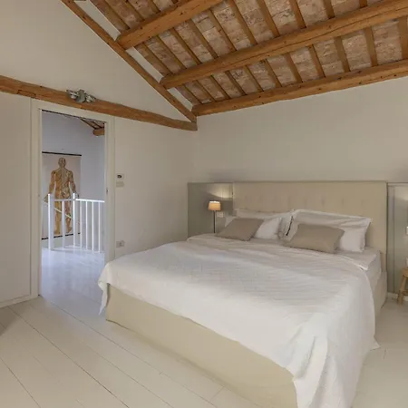 Luxury Istrian Stone Catalpa With Heated Pool, Large Private Retreat 别墅 *