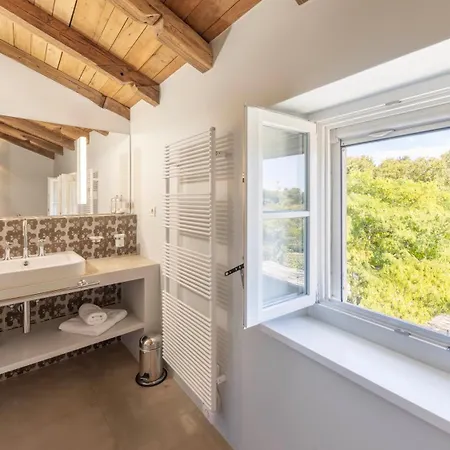Luxury Istrian Stone Catalpa With Heated Pool, Large Private Retreat Vila *