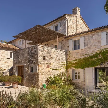 Luxury Istrian Stone Catalpa With Heated Pool, Large Private Retreat