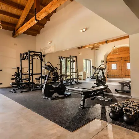 Luxury Istrian Stone Catalpa With Heated Pool, Large Private Retreat Vila